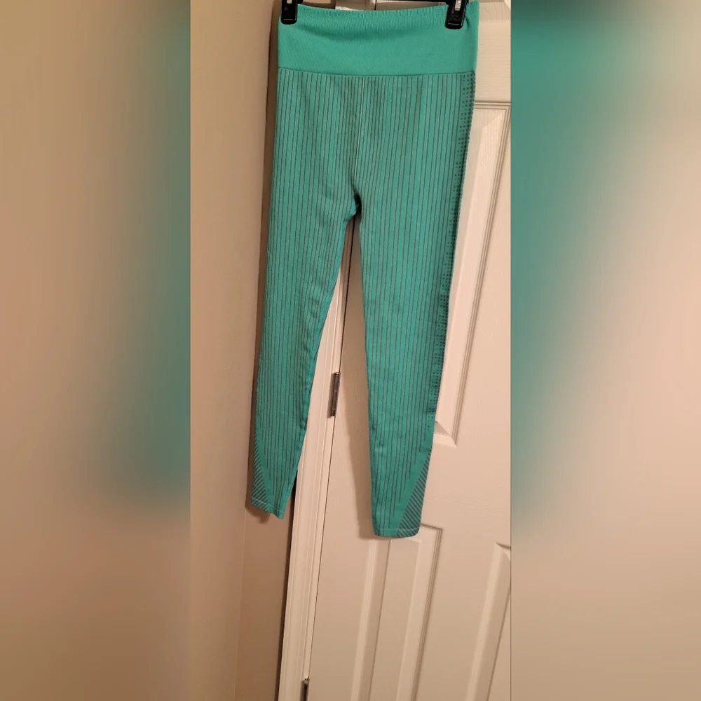 Fabletics Teal Striped High-Waisted Leggings NWOT Inseam approx 26.5 in - Picture 2 of 8